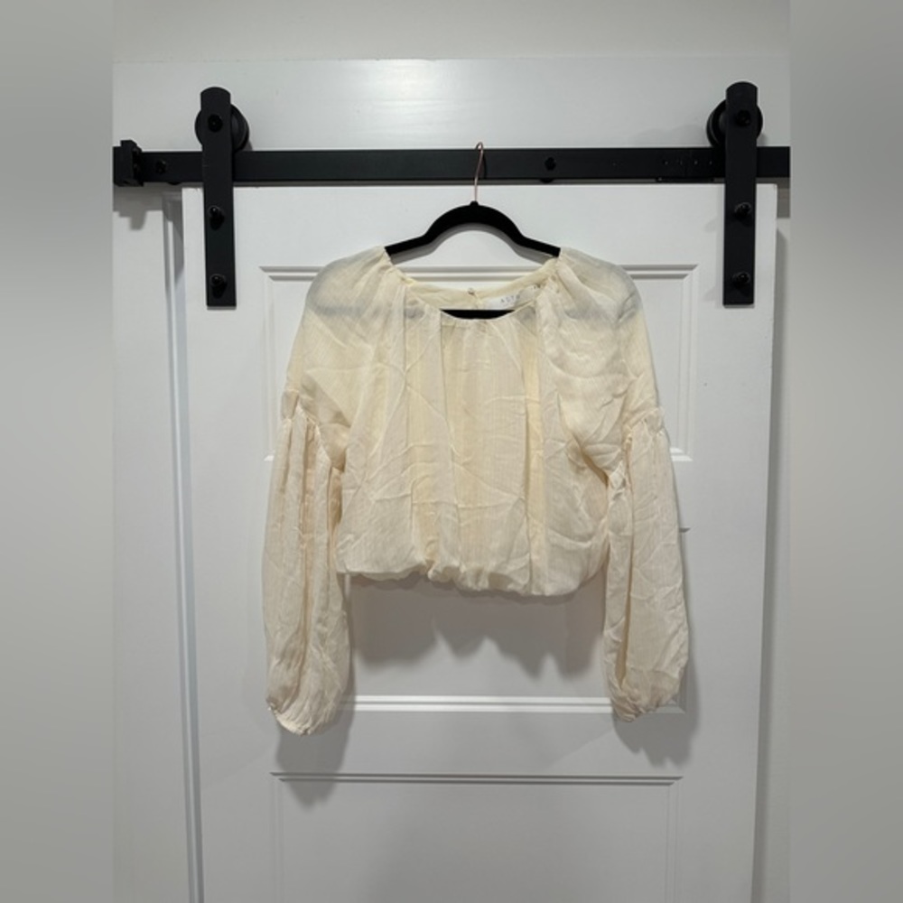 ASTR THE LABEL Cream Elastic Crop Top
